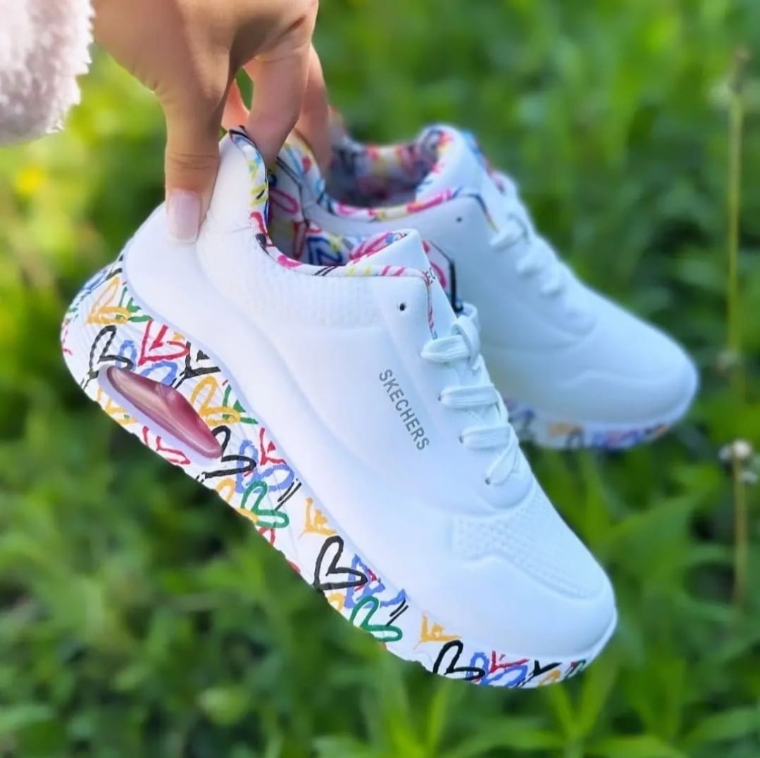 Tenis sola com coracoes Skeacher