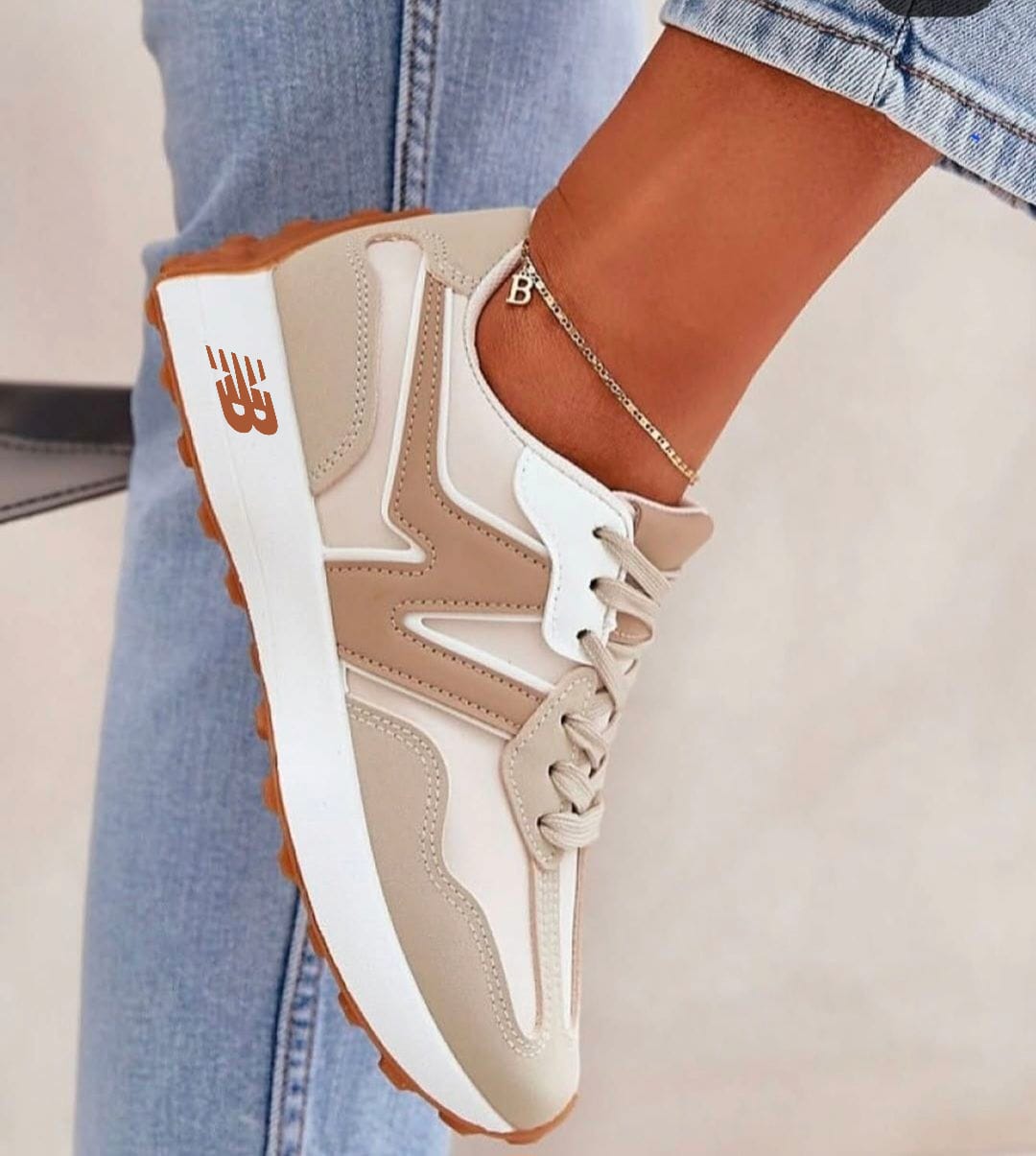 Tenis N branco/camel