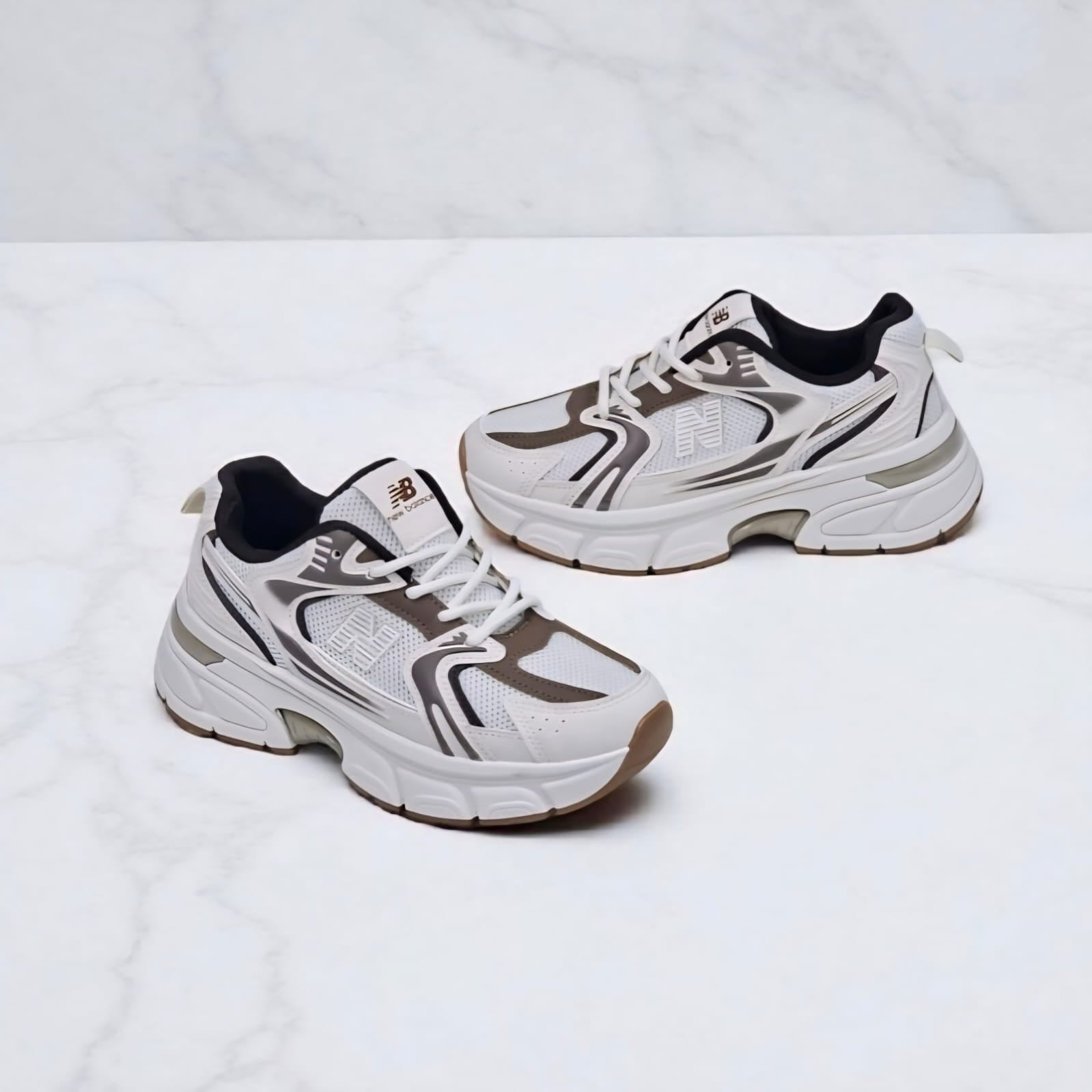 Tenis N branco/kakhi