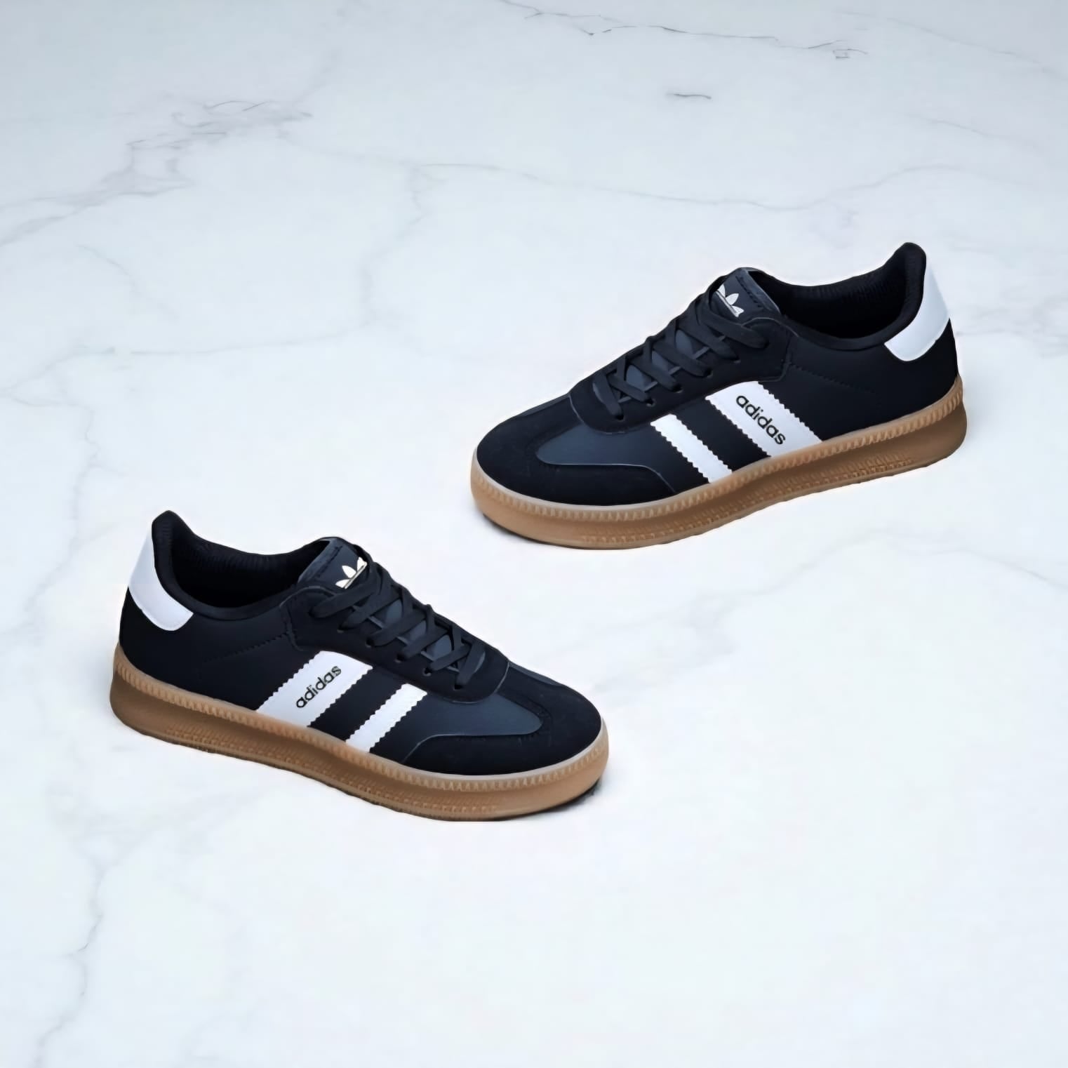 Tenis preto sola cor novidade